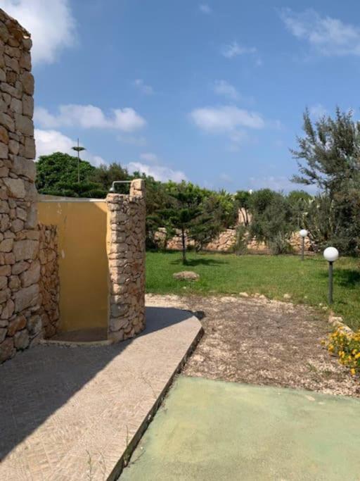 Villa Maveda, Un Dammuso Immerso Nel Verde Lampedusa Esterno foto
